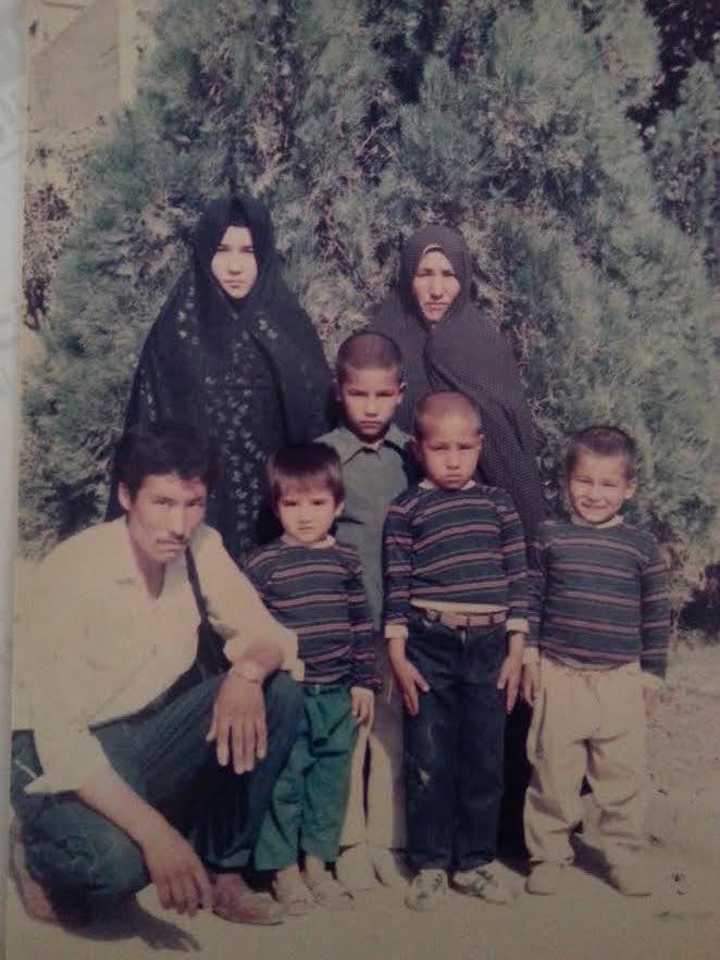 زندگی حاصل جمع تمام داشته ها و نداشته های ما است. این عکس مربوط به سال ۱۳۶۳ است . و آن کوچکتر منم. Life is days plus days that we have. this picture in on 1984 and I am smallest.