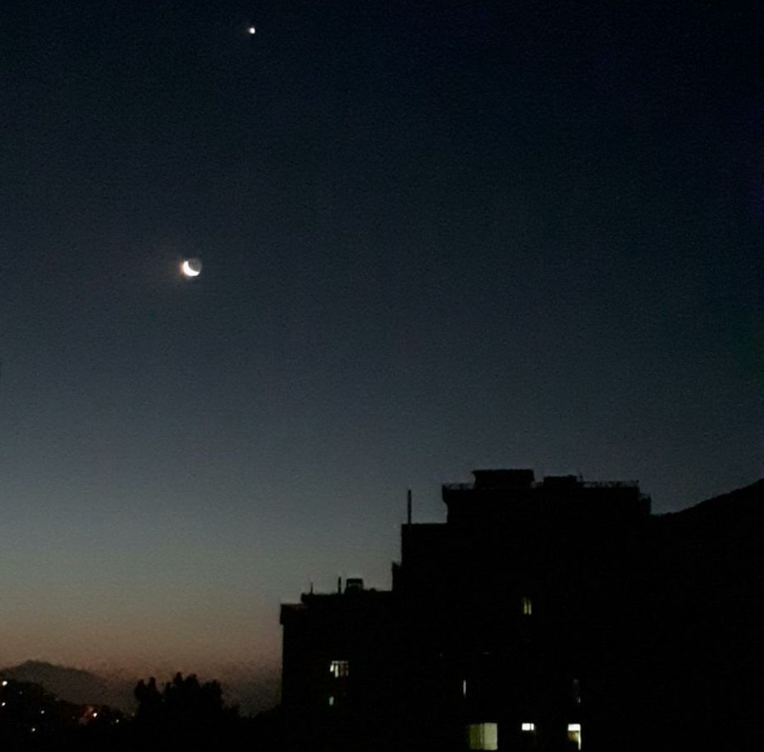 خواب در چشم تَرَم می‌شکند.. انگار عاشق شدم عاشق...
