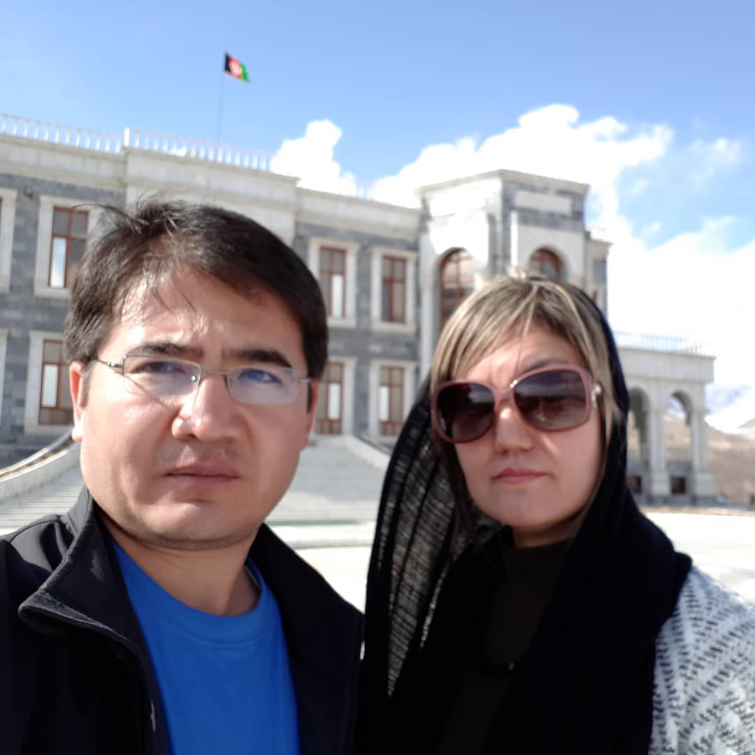 وقتی تو نیستی نه هستهای ما چونان که بایدند نه بایدها, مثل همیشه آخر حرفم و حرف آخرم را با بغض می‌خوانم، چندیست لبخندهای لاغر خود را در دل ذخیره می‌کنم باشد برای روز مبادا، اما در صفحه‌های تقویم روزی بنام روز مبادا نیست، آن روز هر چه باشد روزی شبیه دیروز، روزی شبیه فردا، روزی درست مثل همین روزهای ماست، اما کسی چه می‌داند شاید امروز نیز روز مبادا باشد، وقتی تو نیستی نه هستهای ما چونان که بایدند نه بایدها، هر روز بی تو روز مباداست . . . !!! #قیصر