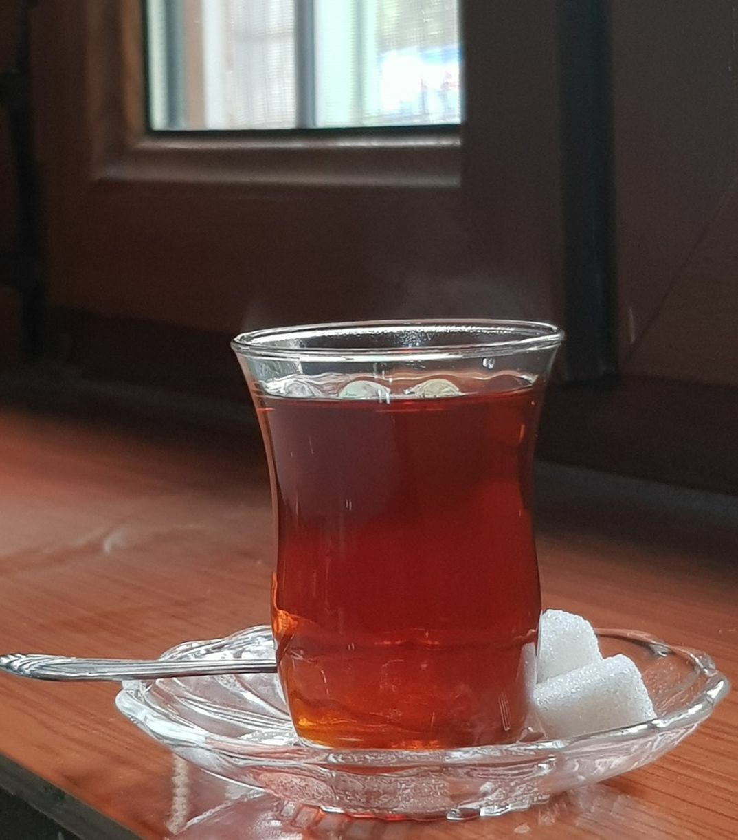 ... و رسالت من این است تا دو پیاله چای داغ را از میان دوصد جنگ خونین به سلامت بگذرانم تا در شبی بارانی آنرا چشم در چشم هم نوش کنیم. با این جنگهای خونین، چای می خوریم یا خون جگر؟ خدا خودش می‌داند....