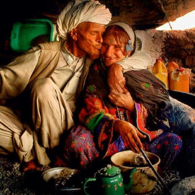 یک ظرف پر میوه، یک باغ پر گل پرواز پروانه، آواز بلبل صبح بخیر افغانستان Good morning Afghanistan