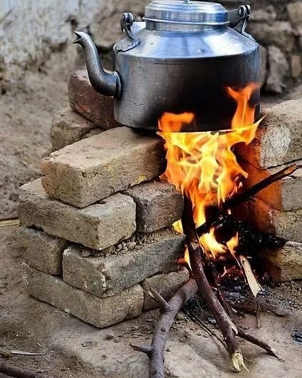 Good morning Afghanistan صبح بخیر افغانستان دلم میشه برم یک جایی که سالها و ماهها بگذرد، نفهمم کی رئیس جمهور شد کی آمد کی رفت. چای دم کنم چار تا بز و میش باشد و یک گرگ. اینترنت و موبایل هم آنتن نته. به جای wifi، وای آی why I باشه. من باشم و وی، وی باشد و می، کَی باشد و کَی؟