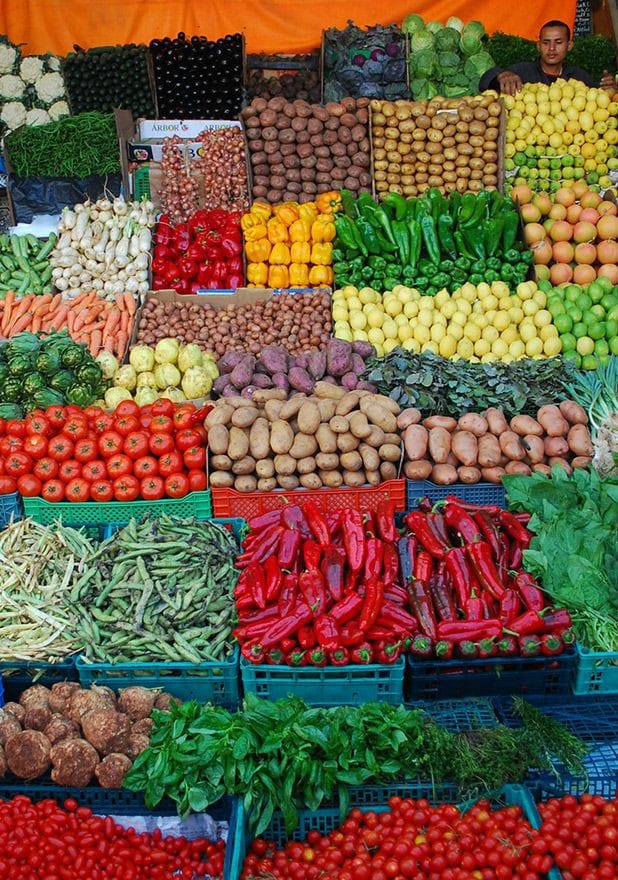 Good morning Afghanistan صبح بخیر افغانستان به امید تندرستی و سلامتی همه دوستان اهل دل. از استادای دانشگاه و مشاور صاحب ها و معین صاحب ها گرفته تا دوستان میوه فروش و کارآفرینی که با امید و شوق و بسم اله و لبخند دروازه دکان خود را برای خدمت به خلق باز میکنند. امیدوارم باز هم با هم بشینیم و شلوغ کنیم و خاطره بسازیمگ. اگر همت به کاری بسته گردد اگر خاری بود گلدسته گردد قربان همت و مرام و کاکگی و جوانمردی شما عزیزان. دوستتان دارم.