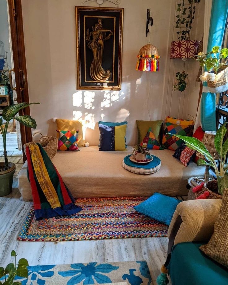 Good morning Afghanistan صبح بخیر افغانستان ولا، با این حرص و طمعی که من در بعضی تاجران میبینم، بعید نمیدانم که اگر دستشان برسد، هوا را هم به من و شما خواهند فروخت. آنچنان متر و قیاس و سود و ضرر، زندگی و مغزشان را پر کرده که اصلا معنای زندگی را فراموش کرده‌اند. گفتمش بیا بریم حوض، گفت وقت ندارم، گفتم خیر است پیسه را مه میتم، بلافاصله گفت چند بجه بیایم؟ رفتیم حوض، به همین خلاصه نشد، در حوض دو دانه مانستر کلان هم گرفتم، گفت خوشم می‌آید بدونِ طلب، تیار میکنی. آهسته آهسته می‌نوشیدیم که سر صحبت‌هایش باز شد، با همه خسیسی‌اش، بسیار مهربان و خوش قلب است، مشوره‌های خوبی دارد. تیزبین و ریز بین است. گفته خودش روش یوزپلنگ را در معاملات خودش اجرا می‌کند. در حالی که روش من کُرتکی و دهقانی بود. جای شما خالی، بعد حوض، رفتیم شیشلیک زدیم، گفتم چطور کنم بچش؟ گفت با استراتژی پیش برو، سعی کن در وقت خرید فایده کنی، فایده در فروختن همیشه هست، پیدا کن کسی که به تو می‌فروشد، خودش چند خریده؟ تا حد امکان جگره کن. در حالی که من قبل آن فکر می‌کردم این چیزی که من میخرم، چه مشکلی را از مردم حل خواهد کرد و چه نفعی برای محیط زیست و مردم دارد. چند روز بعد، رفتم که استراتژی را پیاده کنم. هر چقدر جگره می‌کردم و تخفیف می‌گرفتم و ارزان می‌خریدم، وقت آخر با شیطنت به فروشنده می‌گفتم دیدی خریدن را؟ فروشنده هم لیست خرید خود را نشانم می‌داد و چشمک میزد و می‌گفت: دیدی فروختن را؟ و باز احساس می‌کردم چرا این‌کلاه‌ها اینقدر بر سرم گشاد است... دهقان را چه به یوزپلنگ؟ برو شخم بزن کچالو بکار پسر، در هوای آلوده‌ی شهر چکار میکنی؟